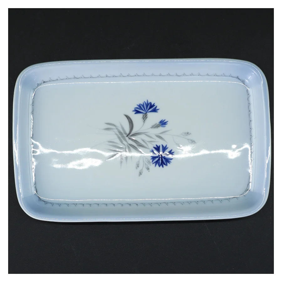 Porcelænsfad med blåt blomstermotiv (str. 23,5 x 15 cm)