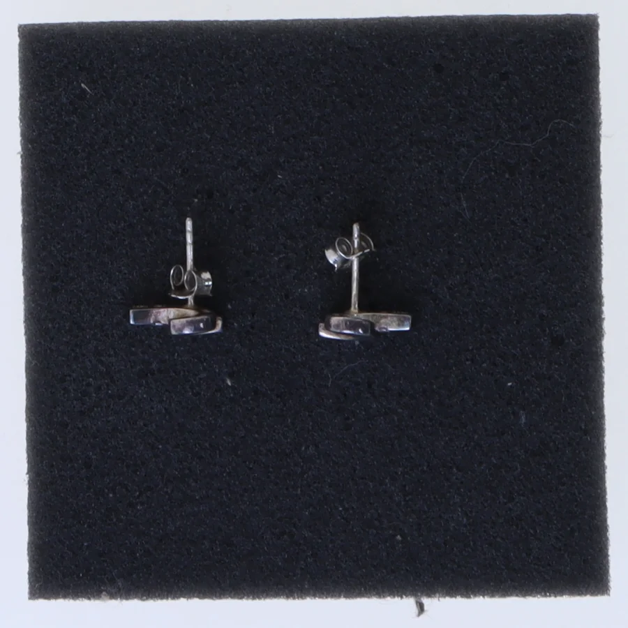 Sølv ørestikker (str. 1,5 cm)