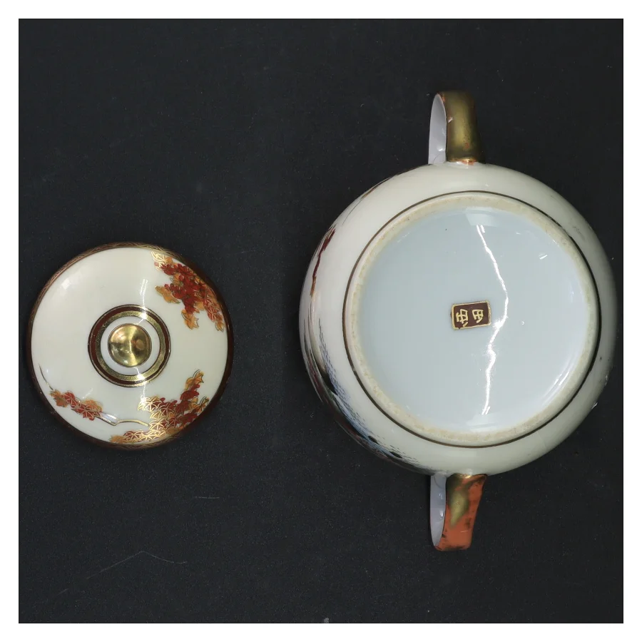 Porcelænstepotte med låg og dekoration (str. Ø 10 cm)
