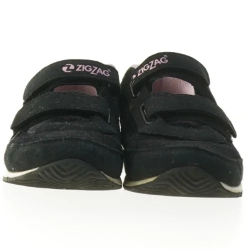 Brugte børnesko i sort fra Zigzag (str. 33 )