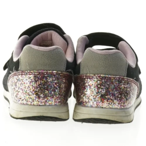 Brugte børnesko i sort fra Zigzag (str. 33 )