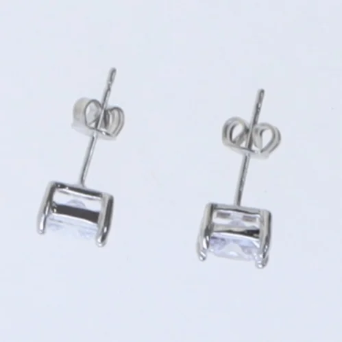 sølvøreringe med sten (str. 2 cm)