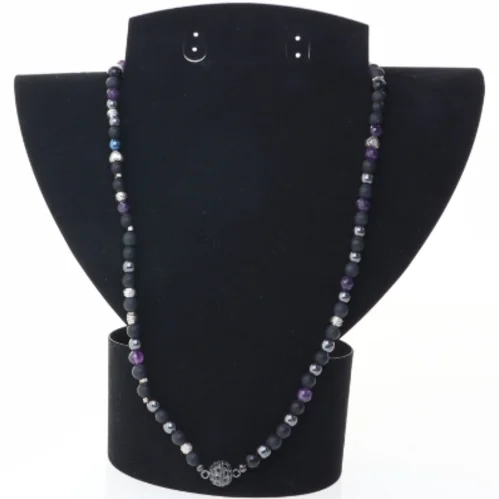 Perlehalskæde med lilla og sorte perler (str. 26,5 cm)