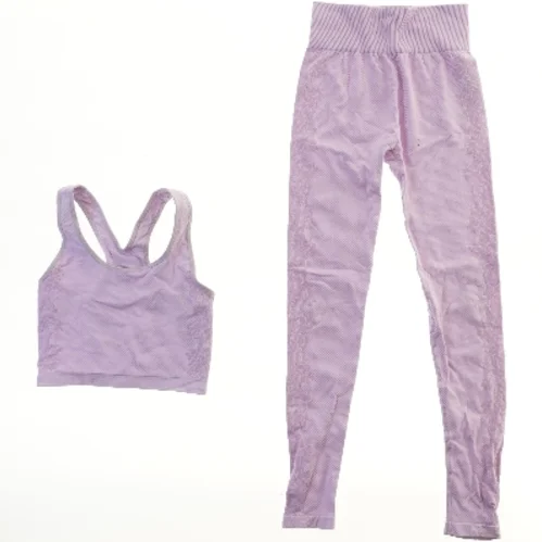 Træningssæt i lys lilla (str. 140)