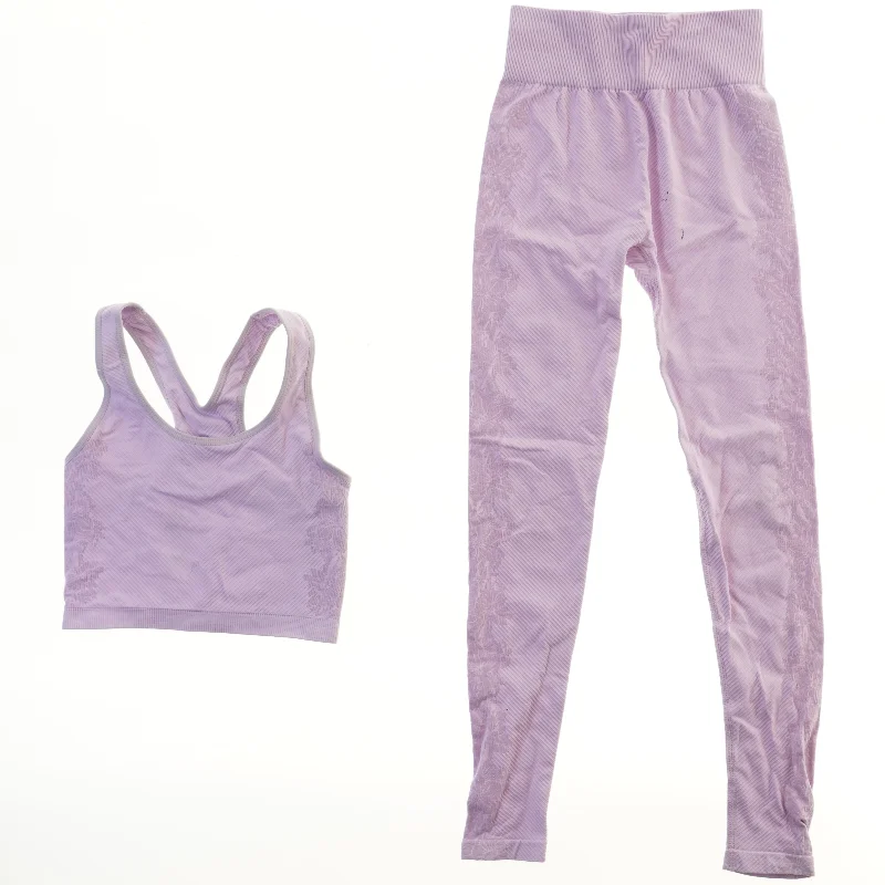 Træningssæt i lys lilla (str. 140)