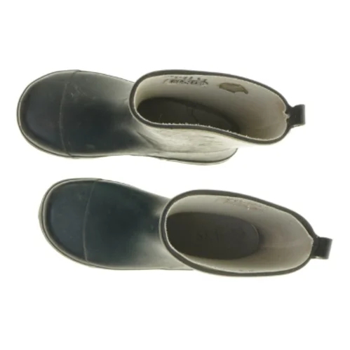 Brugte sorte gummistøvler (str. 34)