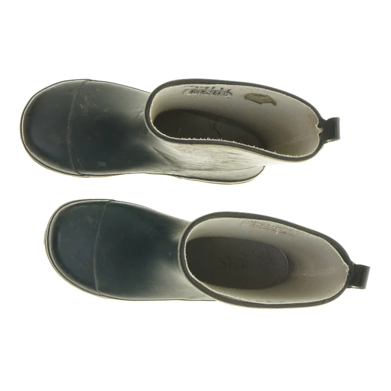 Brugte sorte gummistøvler (str. 34)