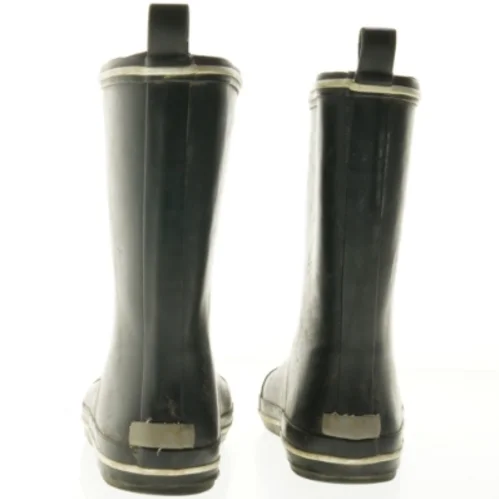 Brugte sorte gummistøvler (str. 34)