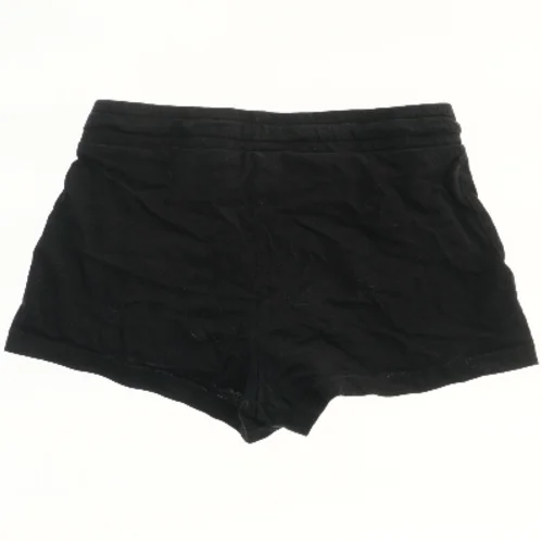 Sort shorts fra H&M (str. 140)