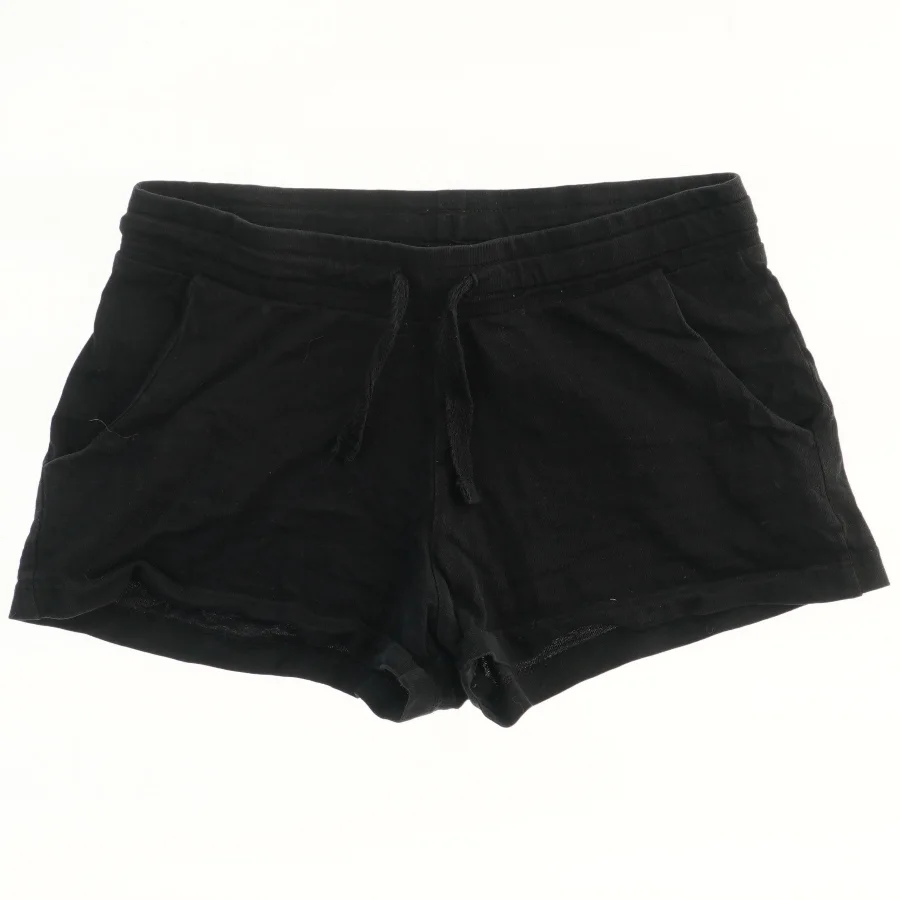 Sort shorts fra H&M (str. 140)