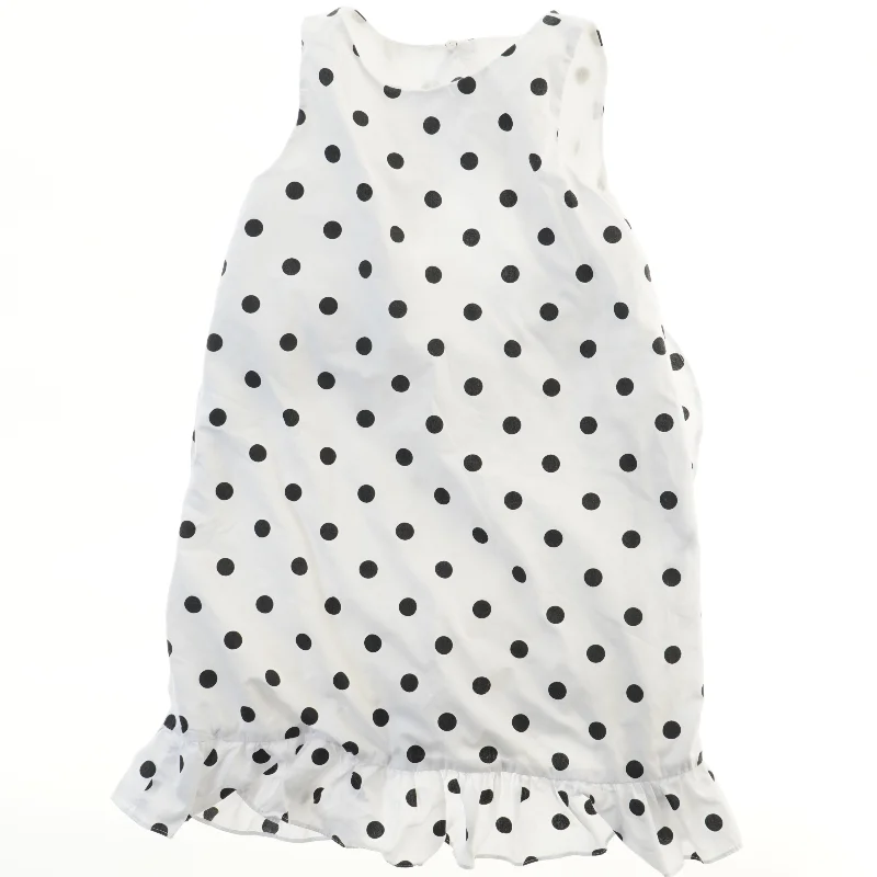 Prikket kjole med flæser fra Zara (str. 140)