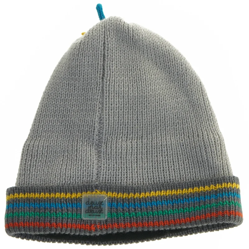 Grå strikhue med farvede striber fra Deux Pas Deux (str. 23x20 cm)
