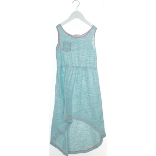 Sommerkjole i lys blå fra H&M (str. 140)