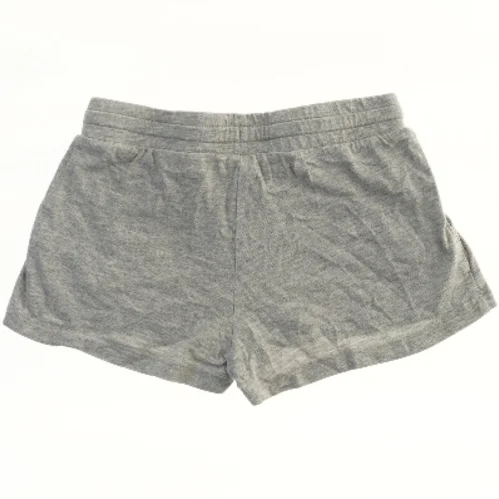 Shorts fra H&M (str. 146)