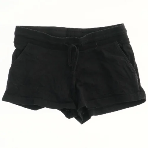 Sort shorts fra H&M (str. 134)