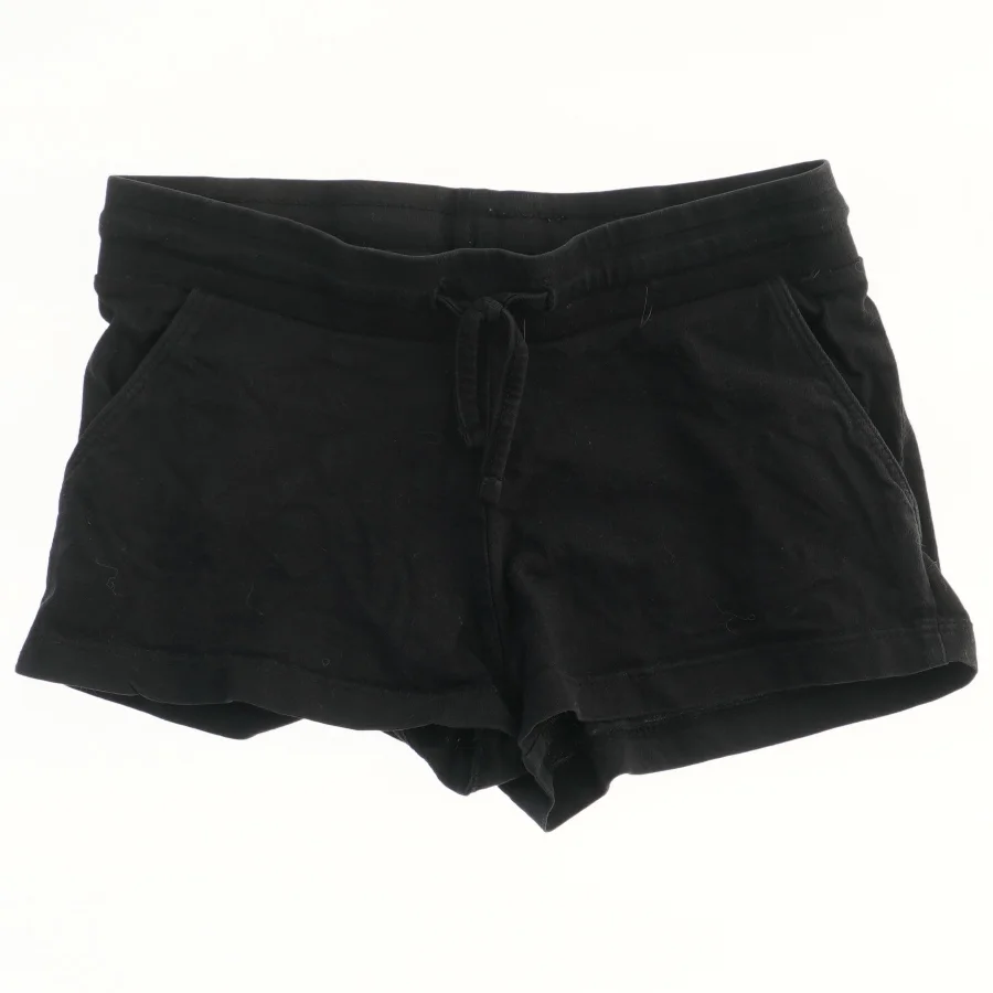Sort shorts fra H&M (str. 134)