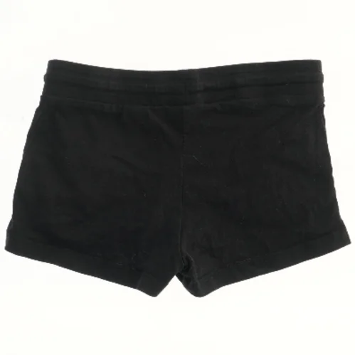 Sort shorts fra H&M (str. 134)