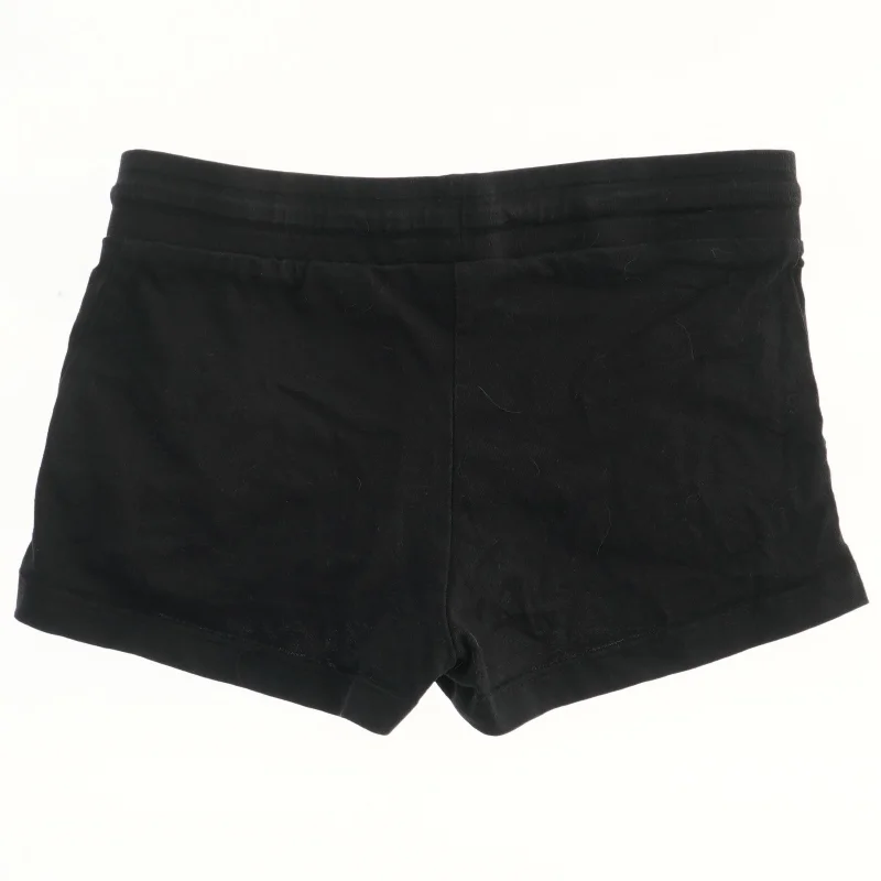 Sort shorts fra H&M (str. 134)