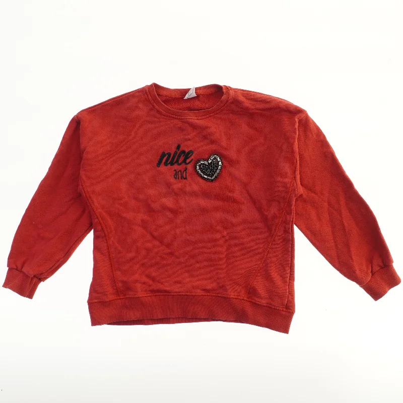 Rød sweatshirt med tekst og hjerte fra Zara (str. 152)