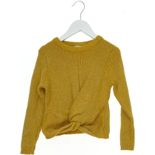 Strikket gul bluse fra Name It (str. 116)