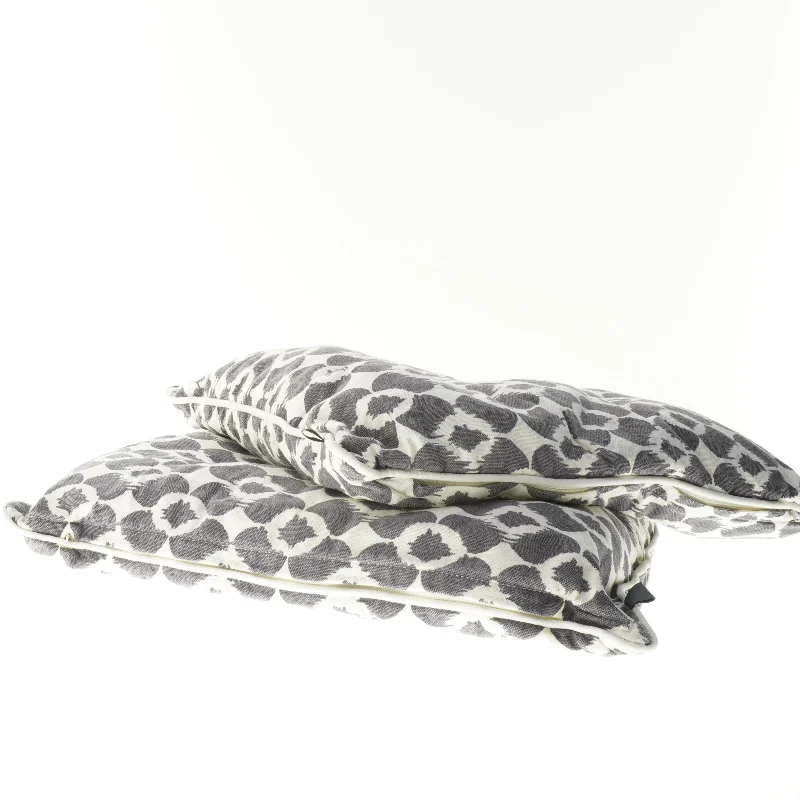 Grå mønstrede puder (str. 44x40 cm)