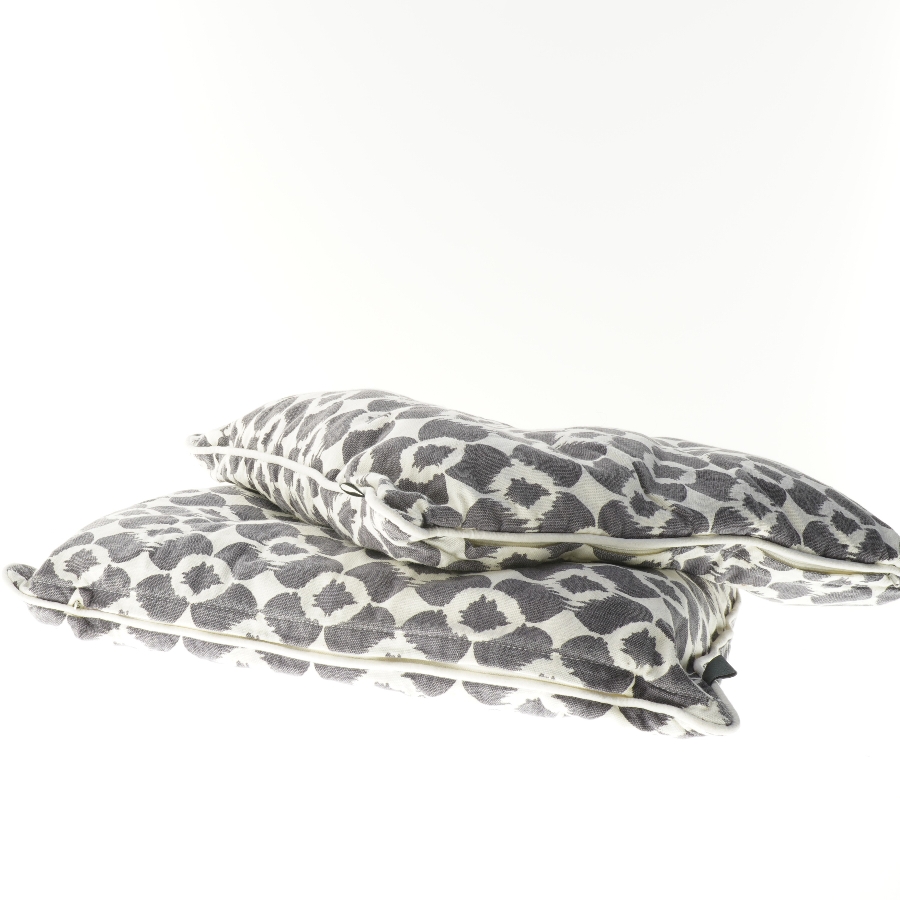 Grå mønstrede puder (str. 44x40 cm)