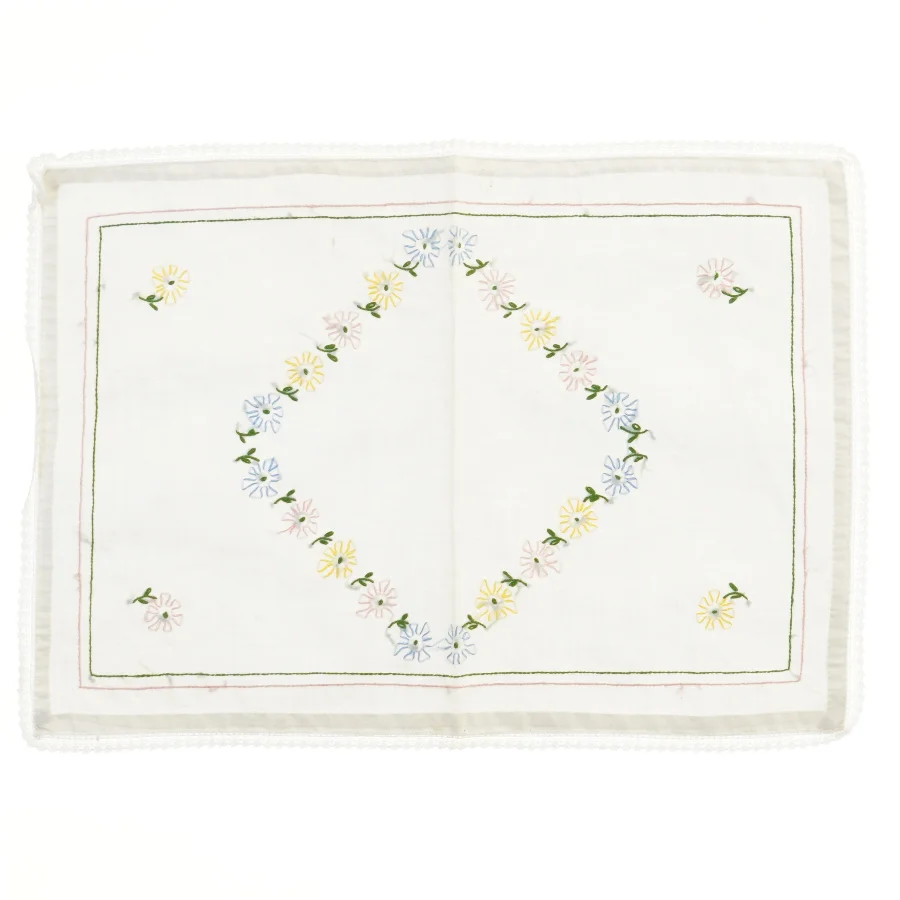 Bordløber med broderede blomster (str. 46x33 cm)