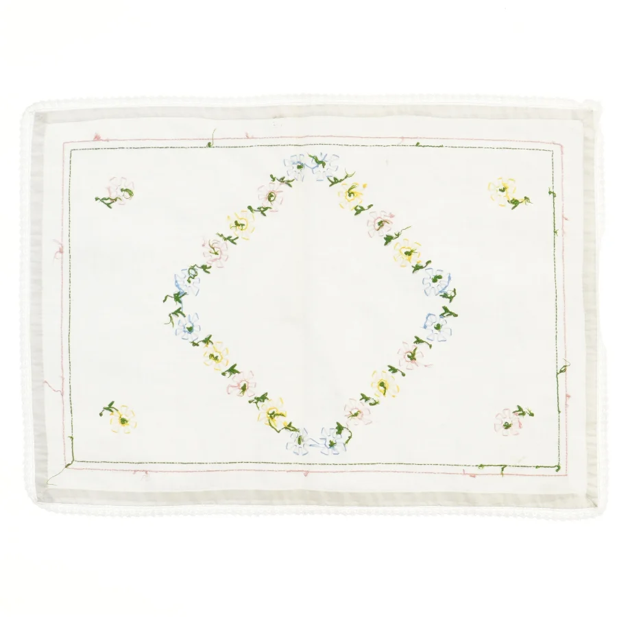 Bordløber med broderede blomster (str. 46x33 cm)