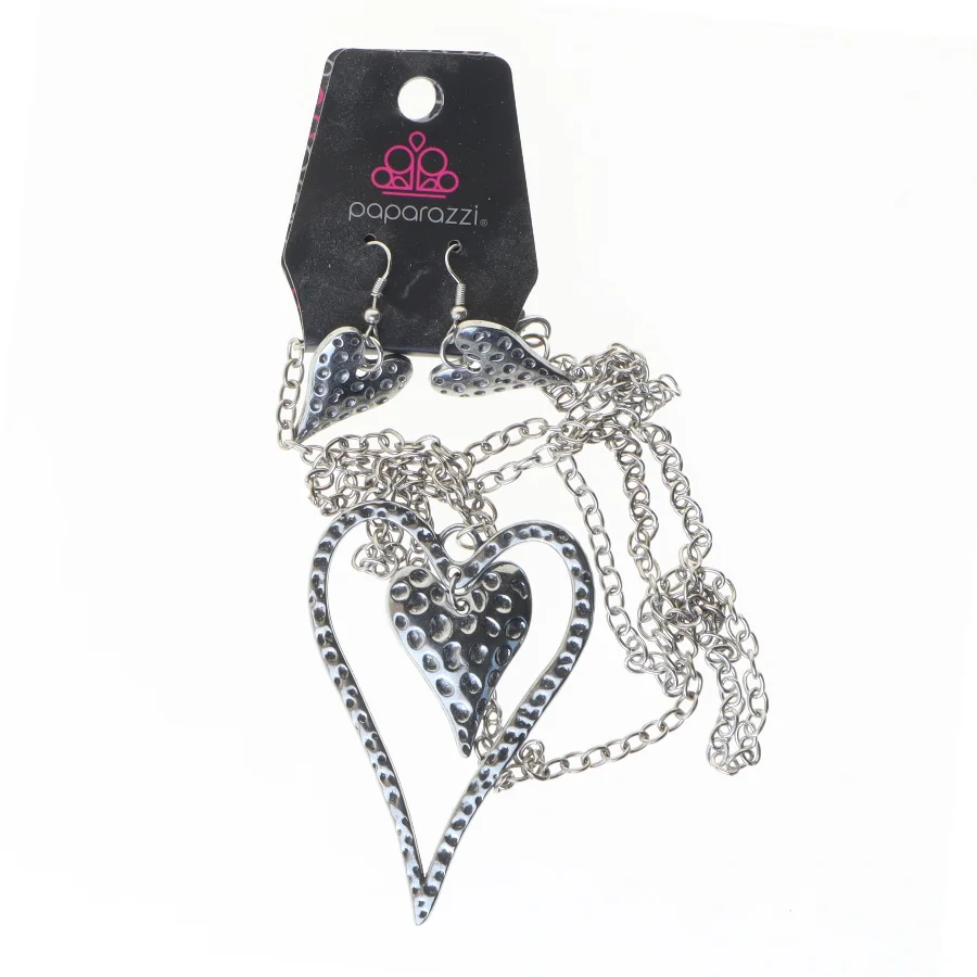 Smykkesæt med hjertevedhæng fra Paparazzi (str. 90 cm)
