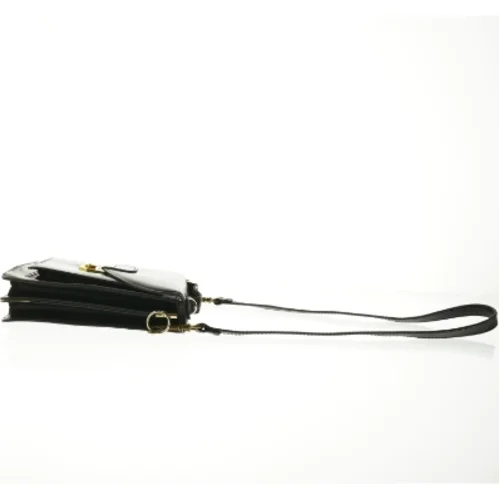 Sort skuldertaske i læder (str. 21 x 23 cm)