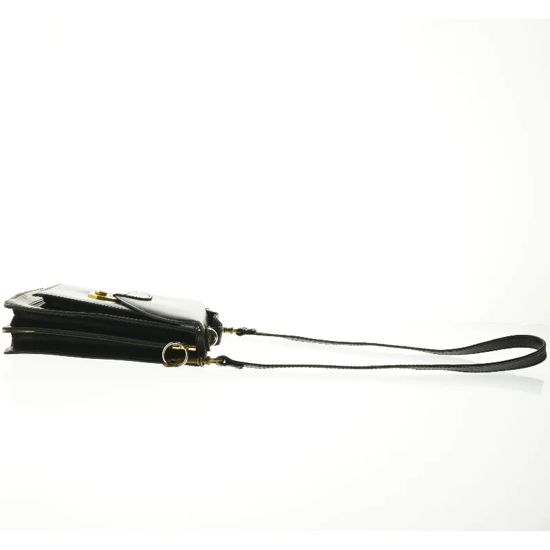 Sort skuldertaske i læder (str. 21 x 23 cm)