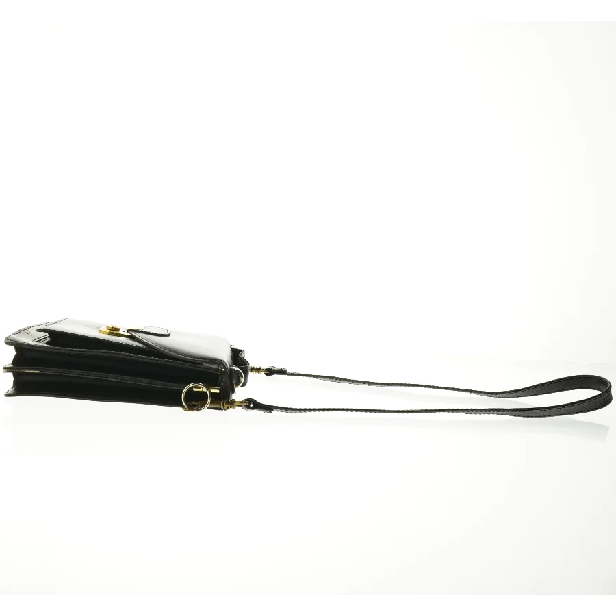 Sort skuldertaske i læder (str. 21 x 23 cm)