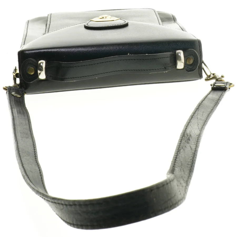 Sort skuldertaske i læder (str. 21 x 23 cm)