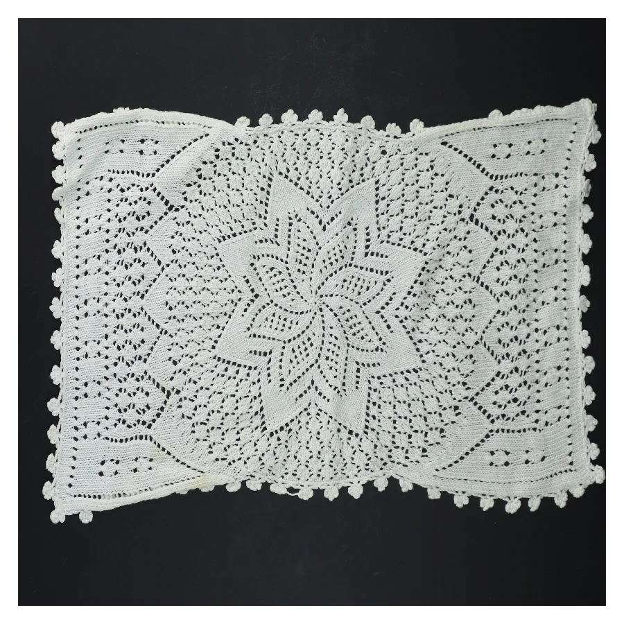 Hæklet pyntedug (str. 37x24 cm)