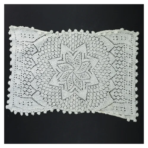 Hæklet pyntedug (str. 37x24 cm)