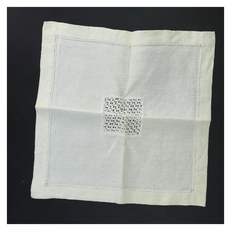 broderet serviet (str. 28x27 cm)