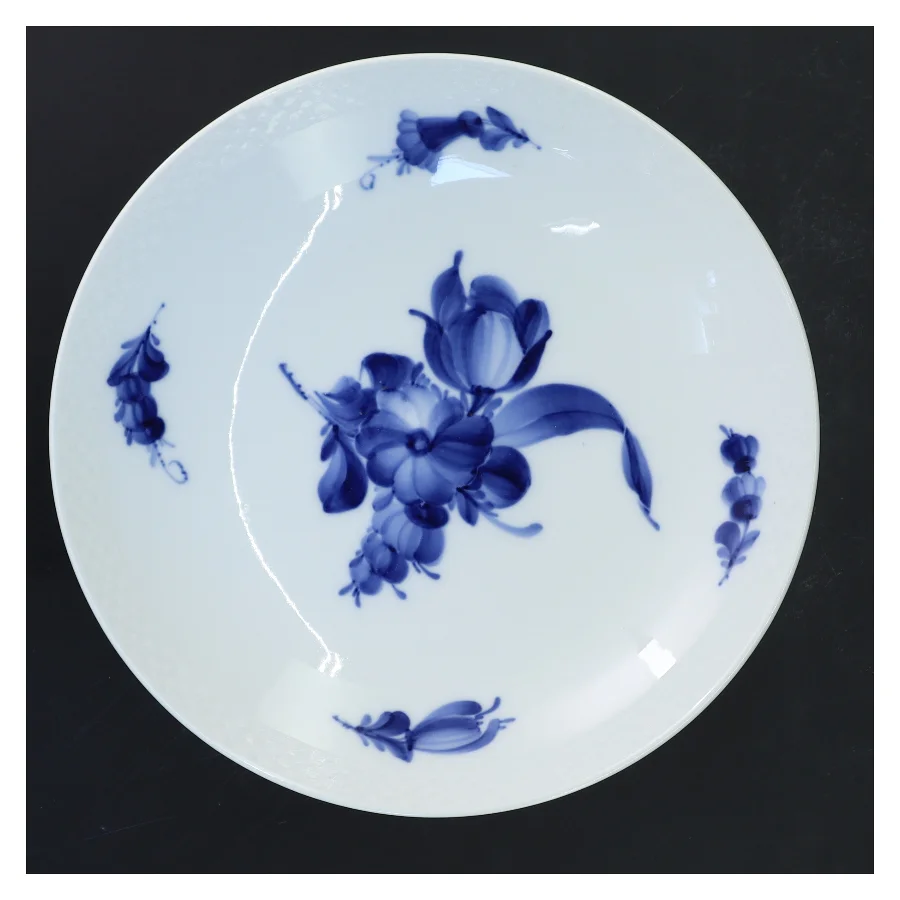 Porcelæns skål på fod med blå blomst motiv fra Royal Copenhagen (str. 21,5 cm)