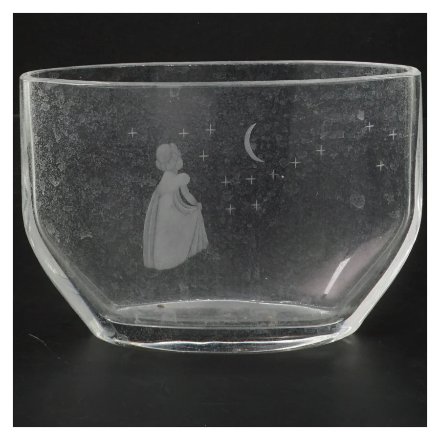 Glasvase med graveret motiv (str. 16x11 cm)