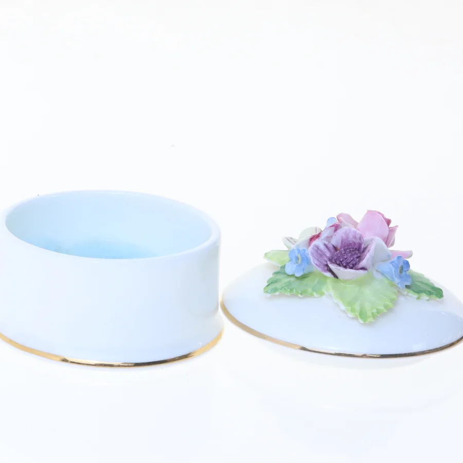 Dekorativ porcelænsæske med blomsterlåg (str. 5 cm)