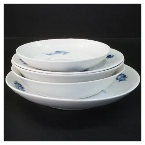 Blå blomst porcelæns tallerkener (str. 5 stk Ø 16 & 19 & 19 & 22,5 cm) fra Royal Copenhagen