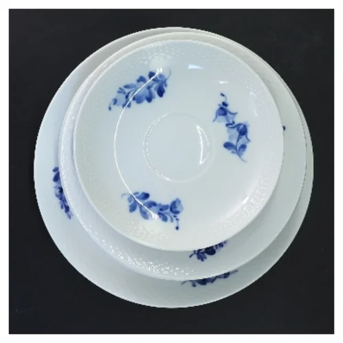 Blå blomst porcelæns tallerkener (str. 5 stk Ø 16 & 19 & 19 & 22,5 cm) fra Royal Copenhagen