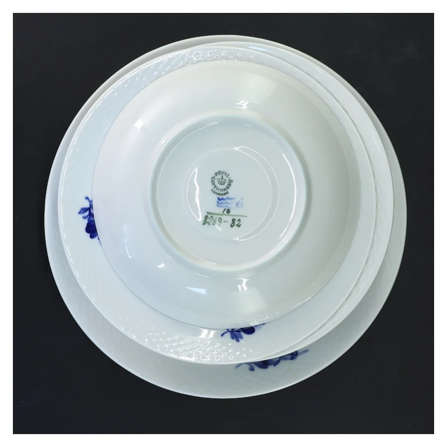Blå blomst porcelæns tallerkener (str. 5 stk Ø 16 & 19 & 19 & 22,5 cm) fra Royal Copenhagen