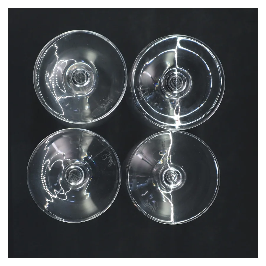 Sæt af fire vinglas (str. 4 stk Ø 4,5 cm længde 17 cm)