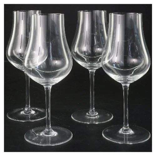 Sæt af fire vinglas (str. 4 stk Ø 4,5 cm længde 17 cm)