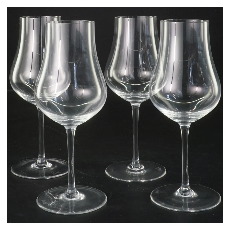 Sæt af fire vinglas (str. 4 stk Ø 4,5 cm længde 17 cm)