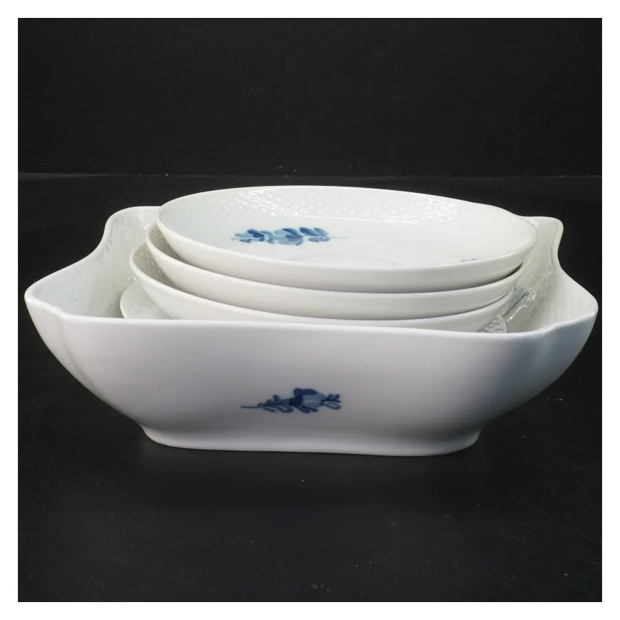 Sæt af Royal Copenhagen skåle med blå blomst motiv(str. 5 stk Ø 16 & 16,5 & 22 cm) fra Royal Copenhagen (str. 5 stk Ø 16 & 16,5 & 22 cm)