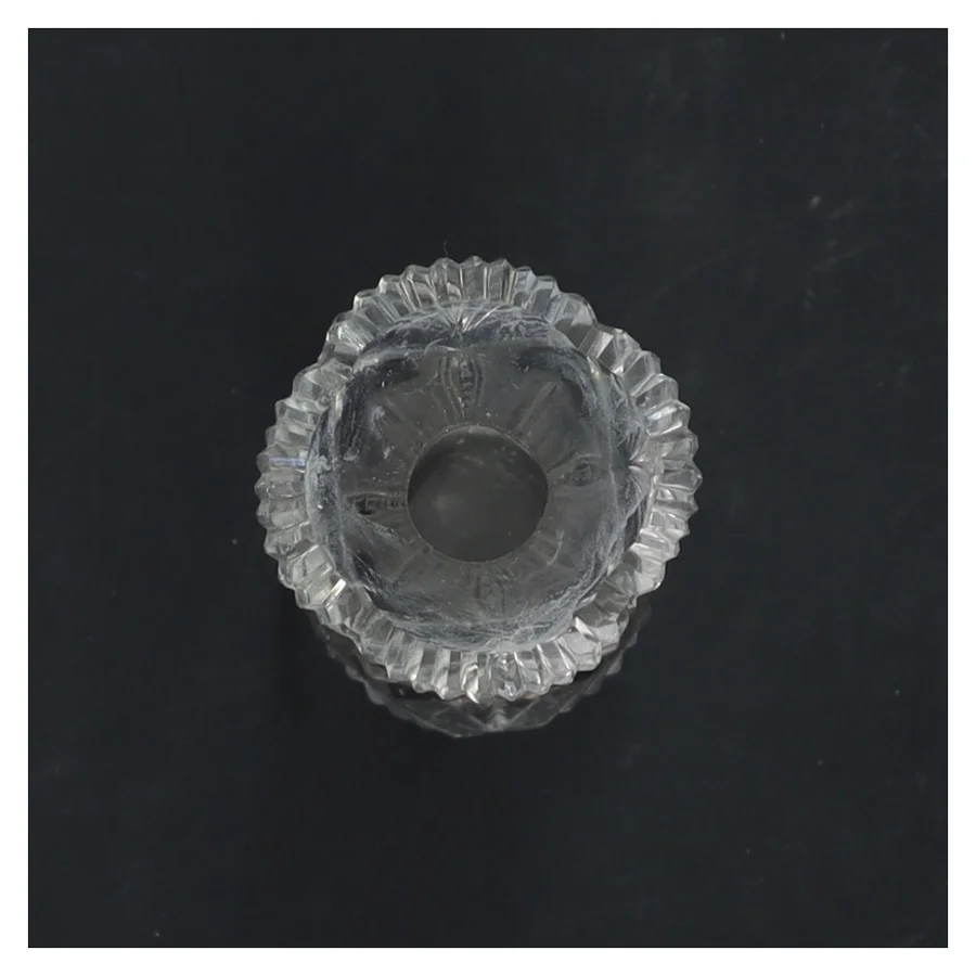 Glasvase med indgraveret mønster (str. 17 cm)