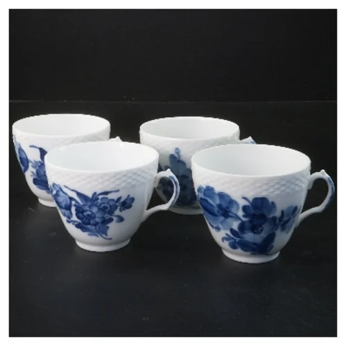 Porcelænskopper med blå blomst motiv fra Royal Copenhagen (str. 4 stk Ø 8,5 cm længde 7 cm)