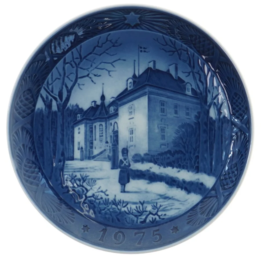 Dekorativ juleplatte fra 1975 fra Royal Copenhagen (str. Ø 18 cm)