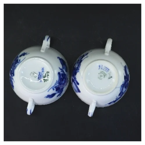 Kopper med hank med blå blomst motiv fra Royal Copenhagen (str. 2 stk Ø 11,5 cm)